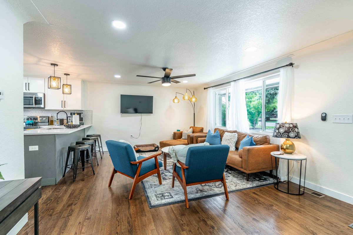 Hommati243's tweet photo. Need more listings? Needing better photos? Your current photographer dropped the ball? Give us a call or DM today to see how you can save $50 for a full package or $40 for a basic package! https://t.co/rdldFolSpI