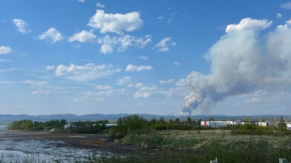 Des feux de forêts menacent actuellement la <a href="/VilledeSeptIles/">Ville de Sept-Îles</a>.

Je quitte immédiatement Ottawa pour être avec vous. Sachez que mon équipe est toujours présente en travaillant en collaboration avec les cabinets ministériels fédéraux pour préparer l’aide éventuelle. 

<a href="/CJKateri/">Kateri Champagne Jourdain</a>
