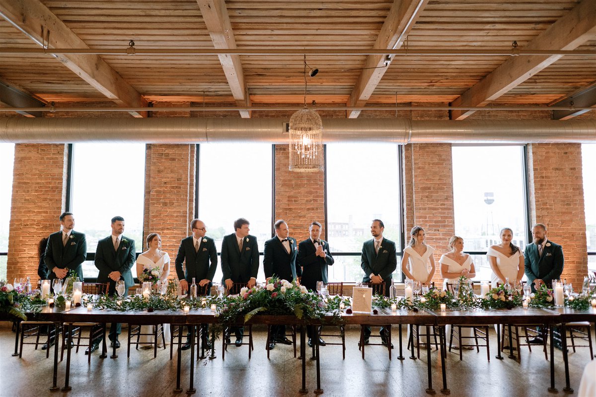 Gathering with the ones we love most 💕

📸 Ben & Katya Photography

#cityviewloft #chicagoeventvenue #ChicagoWeddings #ChicagoEvents #chicagoweddingvenue #weddingvenue