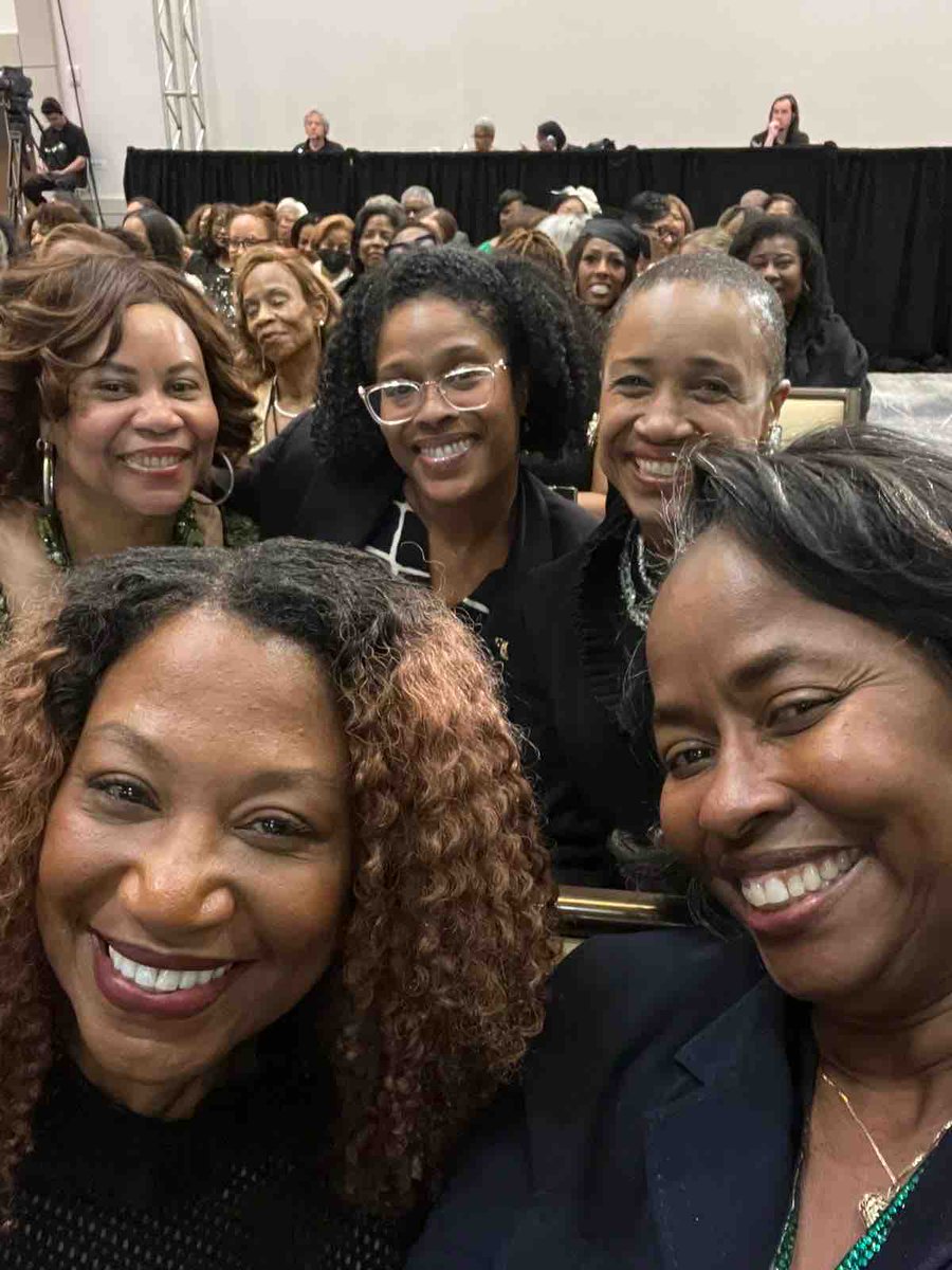 HACLinks's tweet photo. HAC members on the move and making memories at the 46th Western Area Conference 💚🤍🔗 #harborarealinks #haclinks #haclinksinc #walinks #waconference https://t.co/suZWkaA3Bv
