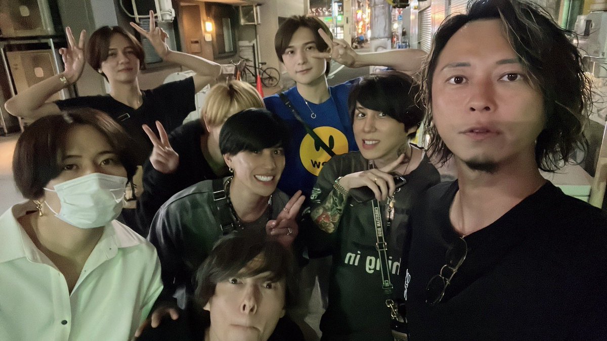 皐月オーナー誕生日会in赤坂✌️✨

OZONE幹部で今年もお祝いさせて頂きました！！

いつもグループのために
色々とありがとうございます✨

来年もこのメンバー＋昇格する男の子と
お祝いさせてください！！

gd elementsで僕も飛躍していきたいので
これからもよろしくお願いします🙇