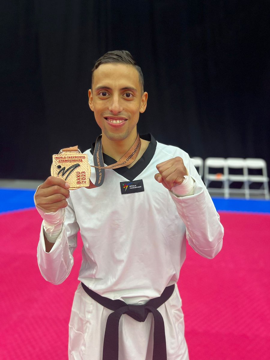 femextkdoficial's tweet photo. Carlos Navarro con la medalla de bronce que obtuvo en el Campeonato Mundial de Bakú 2023.

La #FMTKD felicita al deportista, y al entrenador Alfonso Victoria, por tan importante logro. ¡Va por México! #Taekwondo https://t.co/ruBrkjZ27j