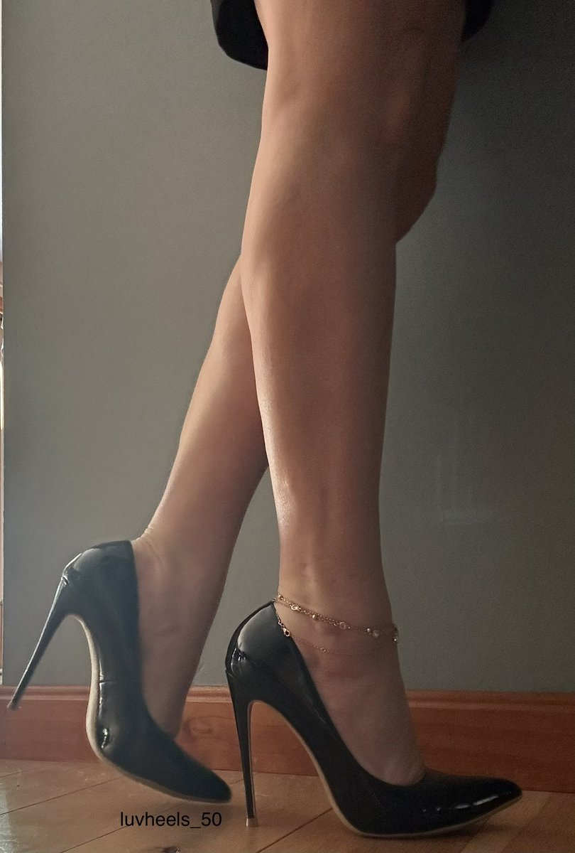 #luvshoes #highheels #heels #thursdayvibes #stilettos #classicblack #legsandheels  #officeheels #shoes