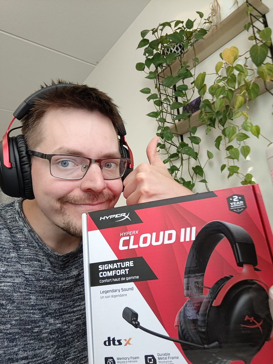 Legendaariset kuulokkeet  tekevät paluun! Eli <a href="/HyperX/">HyperX</a> CLOUD III ovat pian saatavilla täältä: hyperx.gg/MonniRSMI5
Uutuutena: parempi päähän mukautuvuus, ääni, kestävyys, mikrofoonin laatu ja yhteensopivuus! En voi kuin suositella entisenä Cloud II käyttäjänä 😎#ad