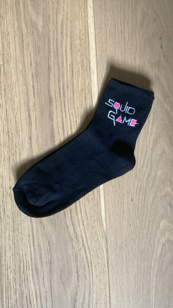 ergoat29's tweet photo. Désolé bébé les chaussettes #squidgame (de squid game) SQUID GAAAAAAAAAME, restent pendant le sexe https://t.co/xg9rVysqW8