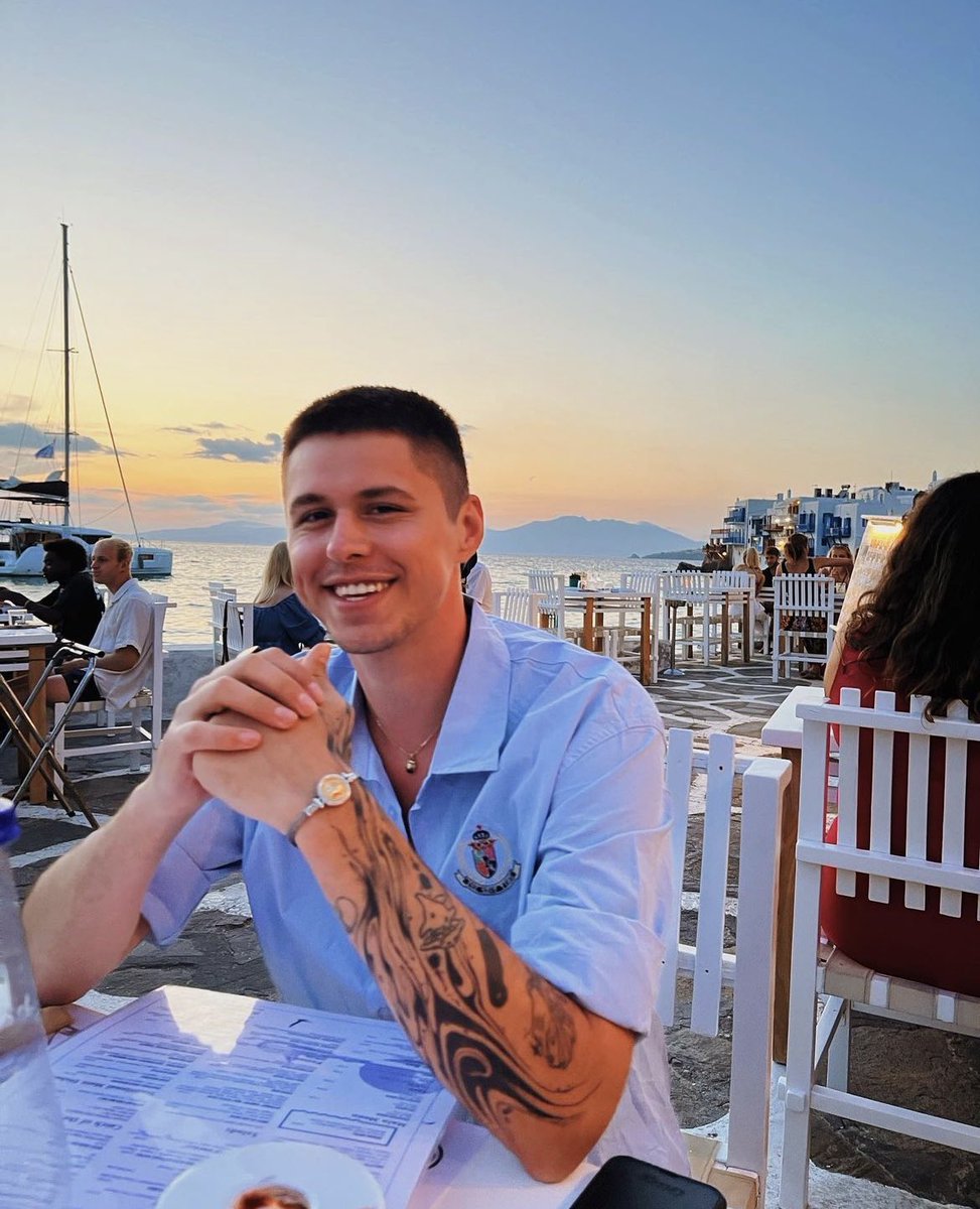 Happy 25 to the Birthday boy! Hope 25 treats you right 🎈