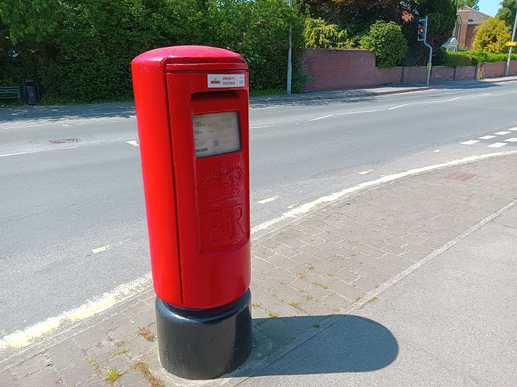 Happy #PostboxSaturday from Wimborne, near the turning for Waitrose.