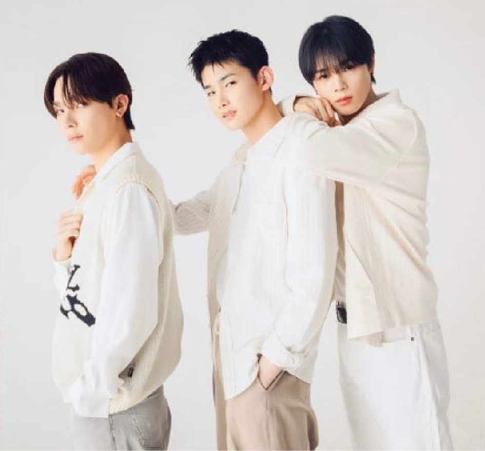 DEARKJO's tweet photo. Nikkei Entertainment July Edition
#K #JO group photo with #NICHOLAS 

#andTEAM_K #andTEAM_JO #andTEAM_NICHOLAS 
#andTEAM #KJO

cr: askrjoo https://t.co/uY57C7AbUv