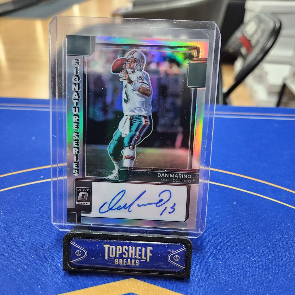 TopShelfBreaks's tweet photo. What a case! #ClickIt2HitIt @PaniniAmerica monsters, what will.we find tonight??!! https://t.co/E5jRWeKtxo