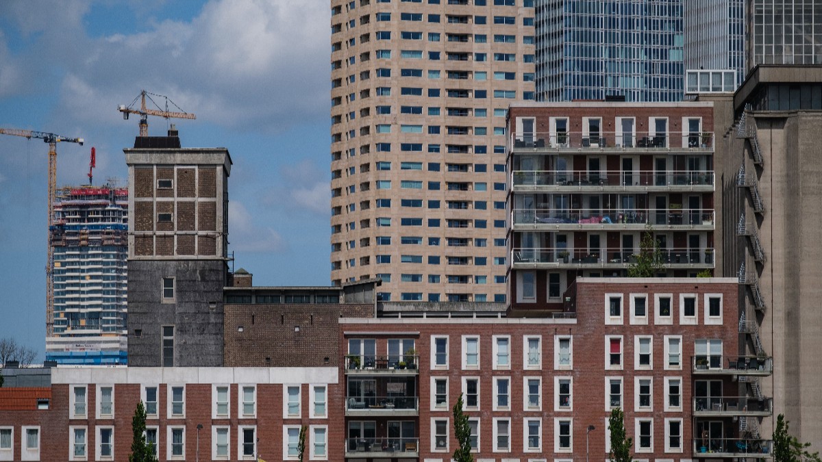 Stadmaken010's tweet photo. #𝐑𝐨𝐭𝐭𝐞𝐫𝐝𝐚𝐦 𝐀𝐫𝐜𝐡𝐢𝐭𝐞𝐜𝐭𝐮𝐮𝐫𝐦𝐚𝐚𝐧𝐝: Het grootste #architectuurfestival van Nederland over de toekomst van de stad. Met dit jaar een drijvend festivalhart in de Maashaven. Deze is de hele maand juni te bezoeken. Bekijk het programma op https://t.co/GvNtvKdxl6 https://t.co/LI7iiyvphF