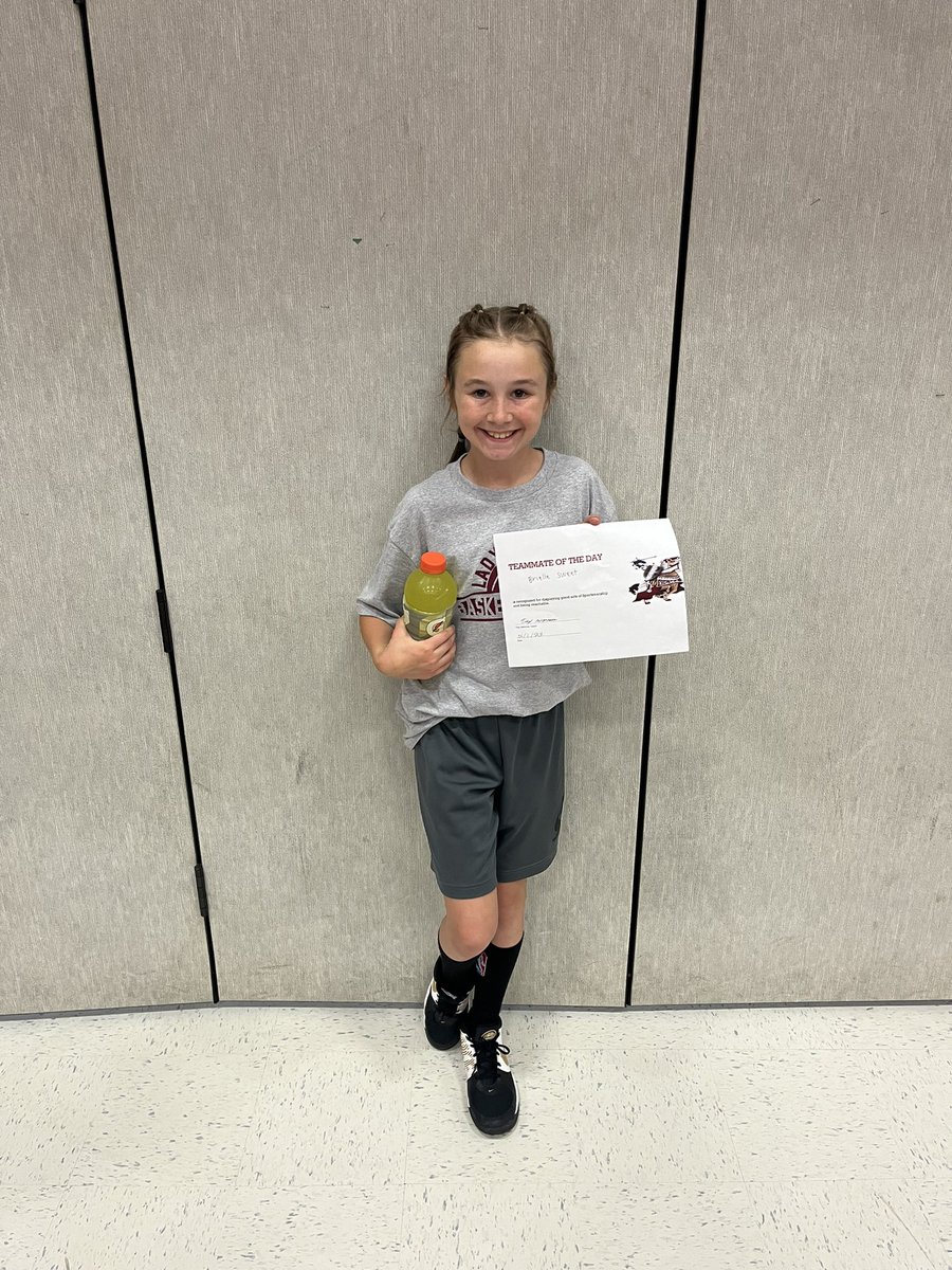 Last day! Here's our Campers of the day! 

Teammate of the Day. Brielle Sweet

Hustle Award of the Day. Fiona Kiesel

Camper of the Day. Lydia Cherry