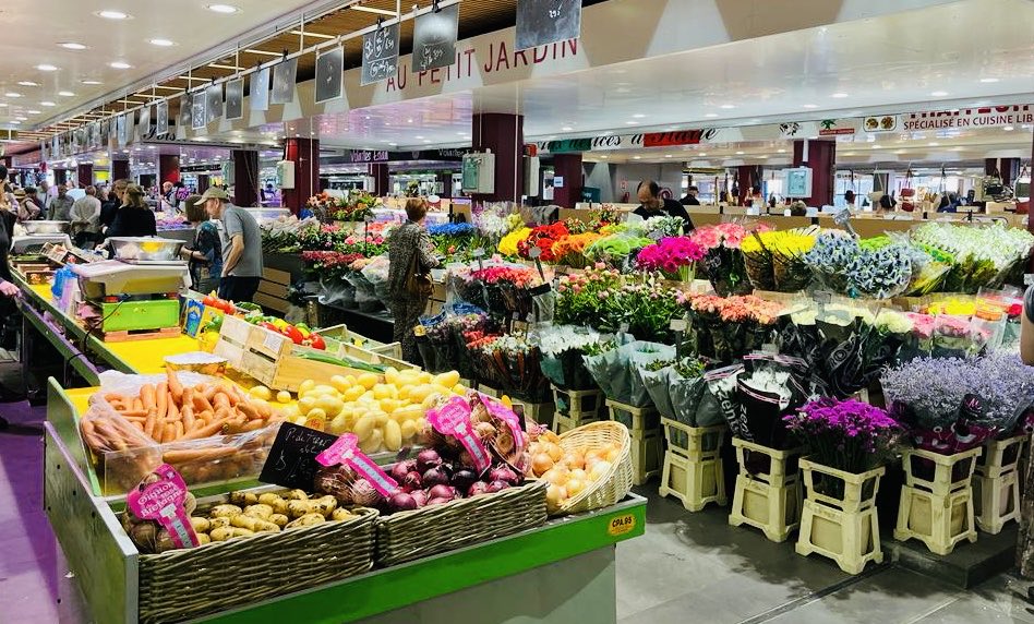 Marches_en_Rp's tweet photo. ENGHIEN
Le Groupe Bensidoun sur le Marché d’Enghien présentation aux commerçants. Il se tient 
les mardis, jeudis samedis matins #valdoise #marchés #groupebensidoun #maraicher #enghienlesbains #semaco #fleuriste #grandparis  #marchésparisiens #enghien  
https://t.co/x2i9pYJK4H https://t.co/JY650yfunw