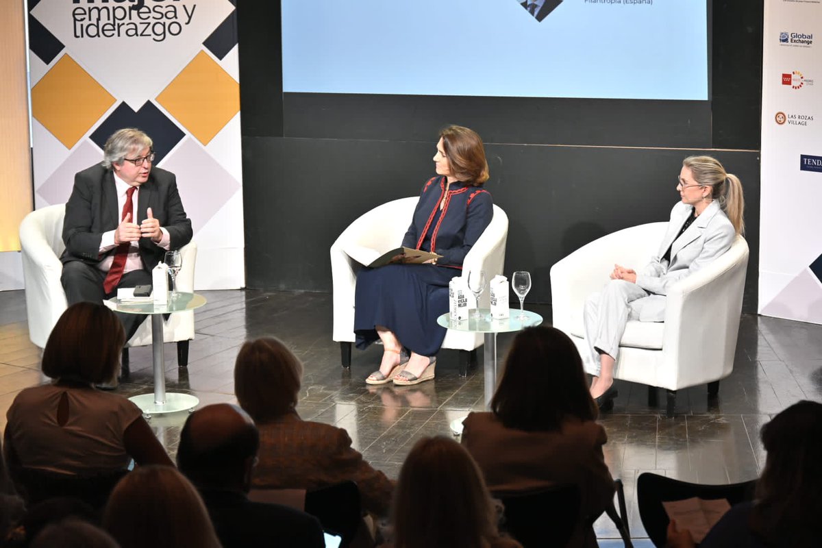 CEAPIconsejo's tweet photo. Seguimos desde @casamerica con la Jornada Mujer Empresa y Liderazgo en el marco de nuestro #VICongresoCEAPI y hablamos de Arte y compromiso por un mundo mejor con Carolina Manhusen Schaw, presidenta y cofundadora de #Ocean Board Foundation y Meg de Romaña, Global Art Advisor de MAC, bajo la moderación de @sierra_trigo