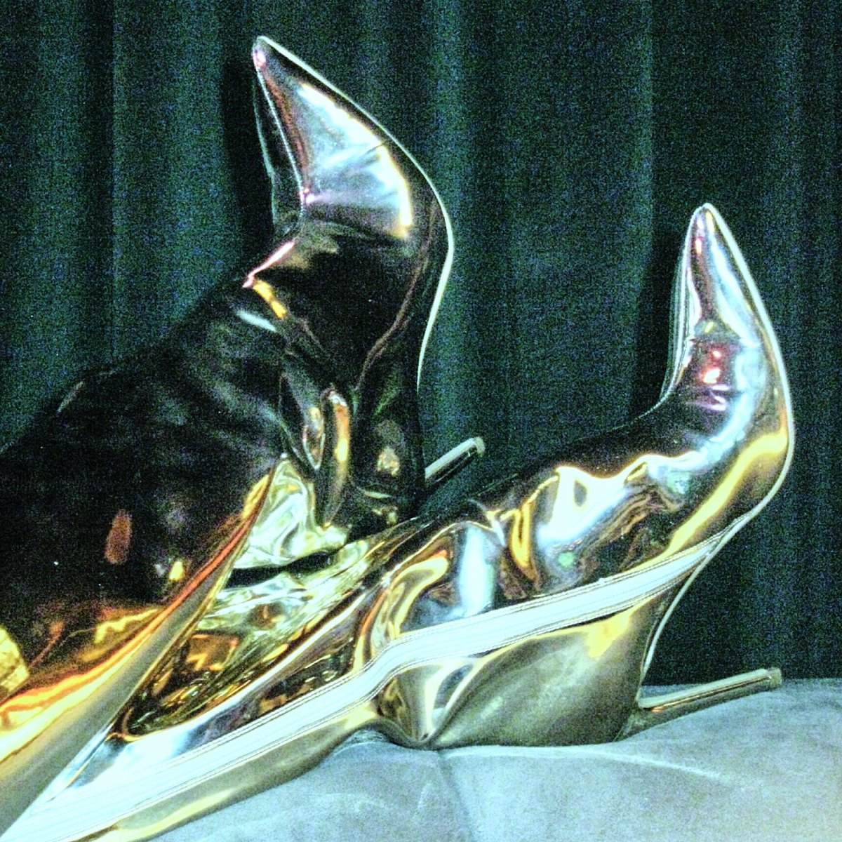 Voici la couverture de mon album, «Le danger», disponible le 15 septembre prochain. Vous pouvez précommander votre copie dès maintenant! bfan.link/ledanger