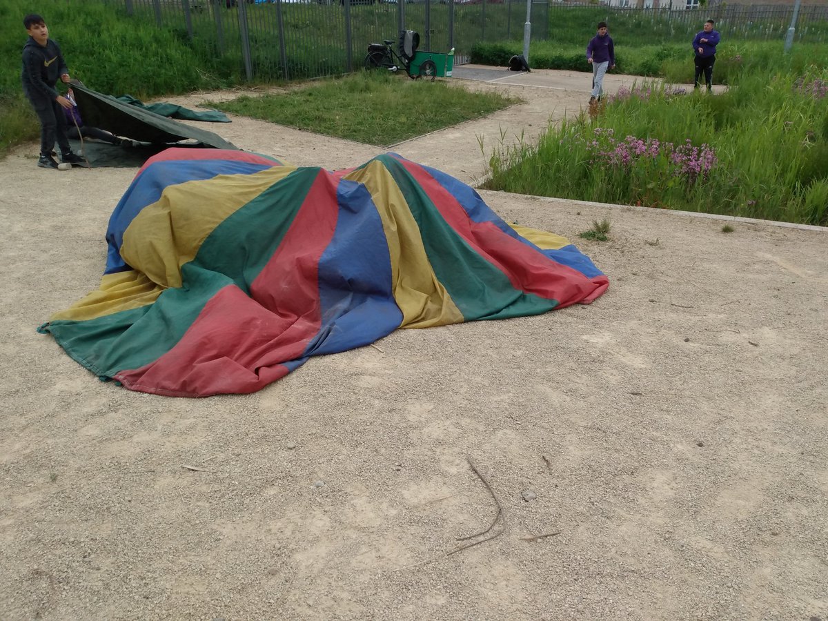 P5/6 @FrogstonPS practicing safe 🔥 lighting, toasting marshmallows, and embracing free play with ropes, tarps , parachute #outdoors #outdoorlearning #outdoorplay #playmatters @PlayScotland @EdOutdoorLearn #playeveryday @InspiringSland @EdinburghLfS #getoutside #getoutdoors