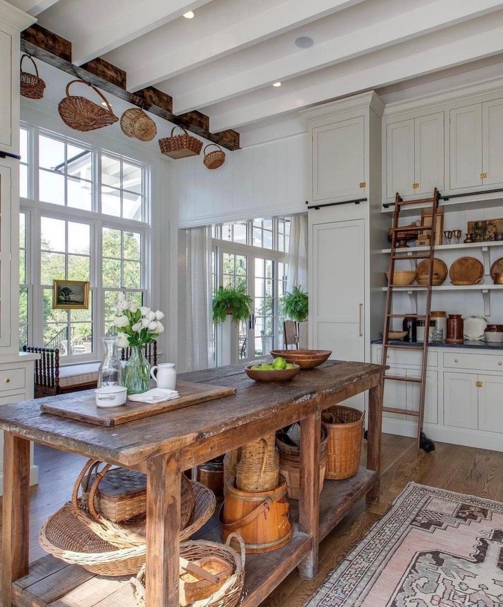 WeAreChurchills's tweet image. Don't you love seeing a personality in a home?

This kitchen has so much character! What do you think? 😍

📸 @houses_solomon_shoots @southernlivingmag @paigerumorephoto

#kitchensofinsta #kitchensofinstagram #kitchens #kitchen #countrykitchen #countrykitchens #kitchengoals