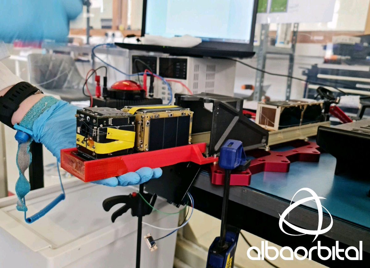 AmsatSpain's tweet photo. Ya falta poco!! El #URESAT Antonio de Nebrija tiene programado su lanzamiento el próximo 8 de junio en el Transporter-8 de @SpaceX
🤞
@ure_es @AlbaOrbital https://t.co/tbriXDLamS