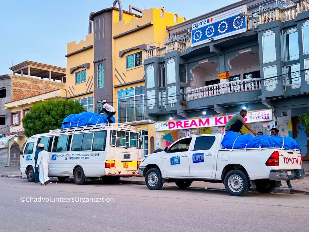 Chadvolonteers's tweet photo. Top, c’est parti pour Zah Soo Youth Safari. 
Binder-Léré  on arrive 🔥🔥🔥
Ça aussi c’est nous 💙💛❤️
@onpta1_tchad
Achraf Pictures
#cvo #ZahSoo #visitchad https://t.co/yEbMSUARxt