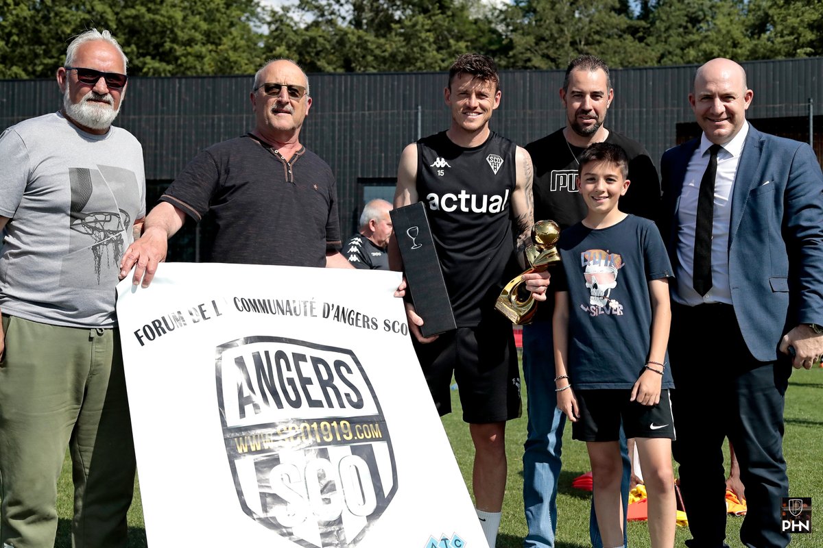 Playbasisco (@playbasisco) on Twitter photo Remise du Trophée du meilleur Dalleux et pour ses valeurs humaines exemplaire tant sportivement qu'humainement 1 Dalleux comme on les aime saison 2022 2023 à Mr Pierrick Capelle <a href="/PierrickCapelle/">Pierrick15</a>  par les membres du <a href="/SCO_1919/">Site & Forum SCO1919</a>  <a href="/AngersSCO/">Angers SCO</a> <a href="/IncroyableSCO/">Incroyable SCO</a> <a href="/KEFALASTEDDY/">Teddy KEFALAS</a> <a href="/lacouture49/">lacouture.49</a> Remise du Trophée du meilleur Dalleux et pour ses valeurs humaines exemplaire tant sportivement qu'humainement 1 Dalleux comme on les aime saison 2022 2023 à Mr Pierrick Capelle <a href="/PierrickCapelle/">Pierrick15</a>  par les membres du <a href="/SCO_1919/">Site & Forum SCO1919</a>  <a href="/AngersSCO/">Angers SCO</a> <a href="/IncroyableSCO/">Incroyable SCO</a> <a href="/KEFALASTEDDY/">Teddy KEFALAS</a> <a href="/lacouture49/">lacouture.49</a>