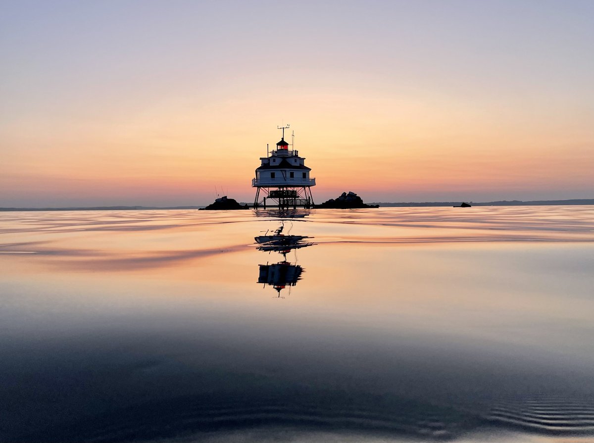Sunset with this 148-year-old lady. She looked quite glamorous throughout.  

Thomas Point Shoal Lighthouse (1875).  
Chesapeake Bay 
Annapolis, Maryland, USA.  

#Lighthouse #Annapolis