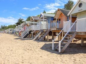 To celebrate the #YearoftheCoast2023, we have teamed up with Pinewoods holiday park (situated right next to Wells beach) to give a lucky winner a stay in a brand new Curlew Grande caravan holiday home. Enter here: bit.ly/3qq3kuo and good luck! #MakeABreakforNorthNorfolk