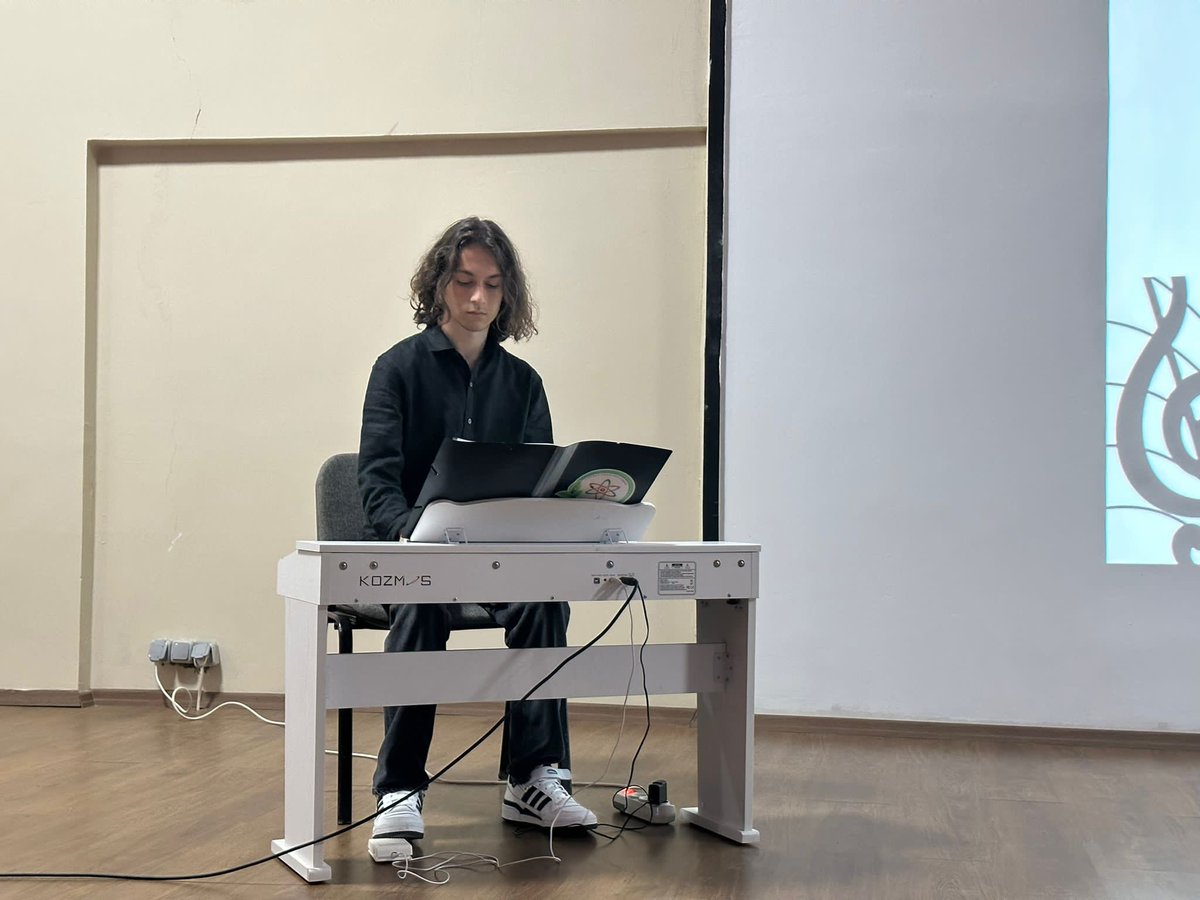 Şiir  ve Müzik Dinletisi için bugün Fen Lisemizi ziyaret ettik. Program mükemmeldi. ￼Bu güzel programın hazırlanmasında emeği geçen herkese teşekkür ediyorum.