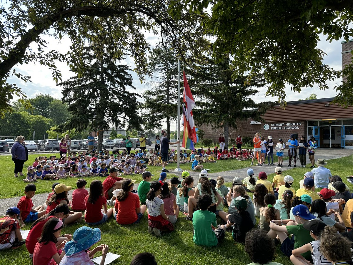 TDSBMrsGreco's tweet photo. This is how we do it @SummitHeightsPS, supported by our Board &amp; community too! Happy Pride everyone! @tdsb https://t.co/E6lXlpyH01