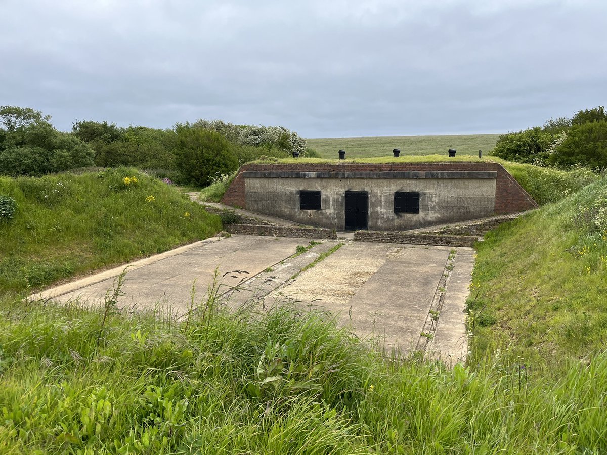 Huge thank you to Gordon, Clive & all of the volunteers for the fab tour of WW2 heritage at the #WhiteCliffs this morning! 
#WanstoneRediscovered #VolunteersWeek @southeastNT