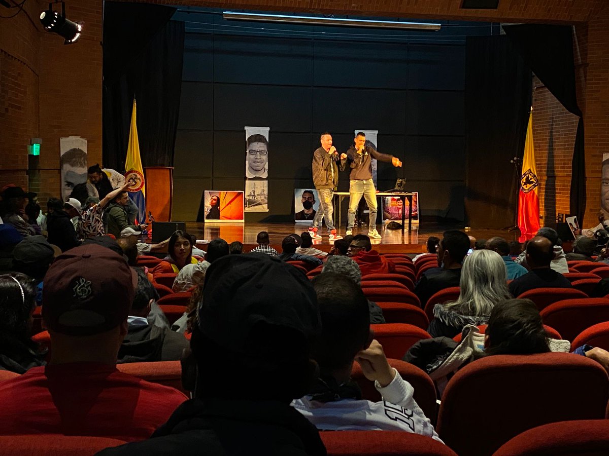 BibloRedBogota's tweet photo. La agrupación de RAP Colombiano Desorden Social con su presentación en la tarima del escenario de “Ritmos de Inclusión: un concierto para renovar sueños” desde la Biblioteca Pública Gabriel García Márquez - El Tunal. 🎶🎶

#LaGabo https://t.co/bbCFSuu0kb