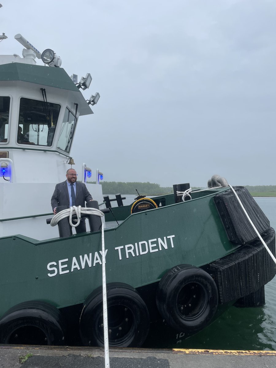 SeawayUSDOT's tweet photo. In celebration of #PrideMonth🏳️⚧️🏳️🌈, 🤝meet the new and first openly gay @SeawayUSDOT Administrator in an interview with @ncpr 🌊🛳️🏗️👷♀️🚢👷♂️⚓️
🔗https://t.co/gdfEkRR3LU
#GreatLakes #SeawaySystem https://t.co/x2WYGCWxMJ