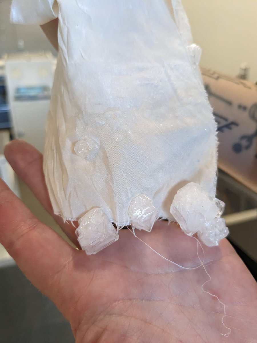 Milieux_news's tweet photo. 💎 Making diamonds out of pollution 💎
Miranda Smitheram has been experimenting at the MaSH Lab combining alum murky puddle water and charcoal sourced from alleyways in her neighborhood, to test whether interference from pollutants affect crystal formation!
#LabPhotoOfTheDay https://t.co/9T9Runlmbg