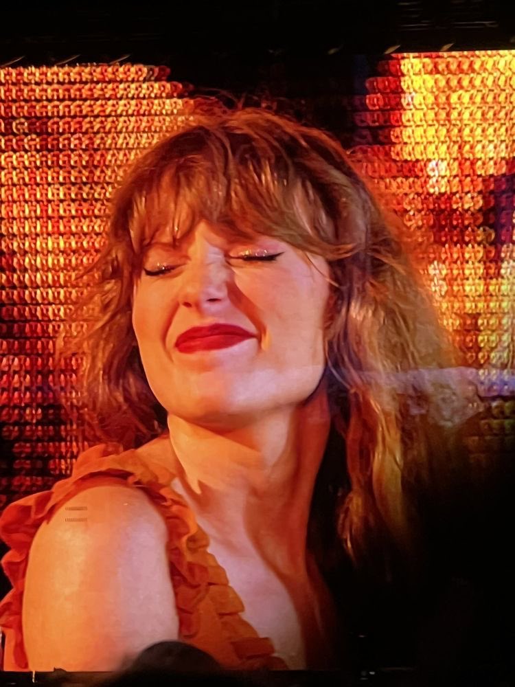 tswifthinker's tweet photo. nose scrunch🤏🏻 https://t.co/SFTli4t6ap