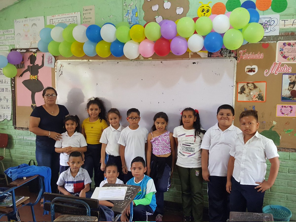 Felicitamos a todos nuestros estudiantes en su dia del niño y la niña