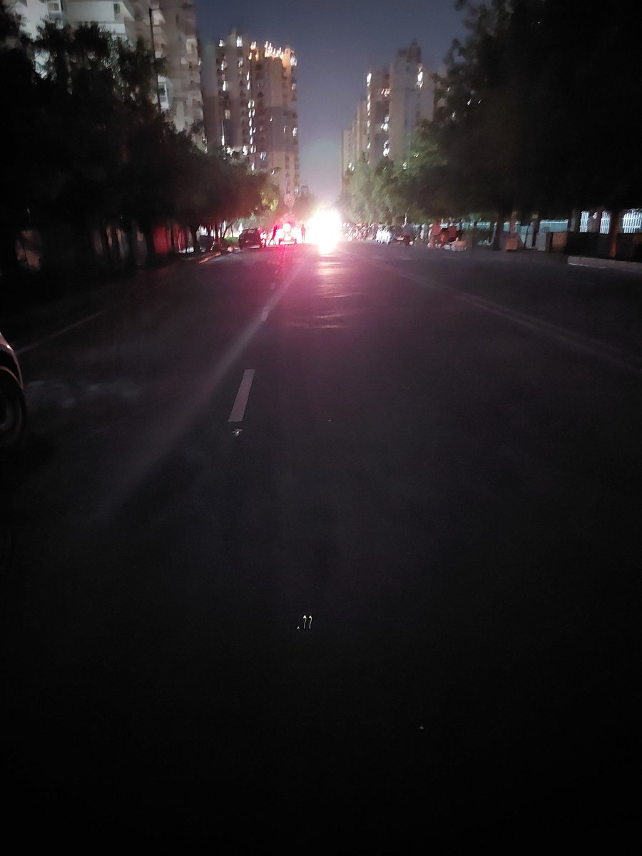 pradpand1's tweet photo. Dark night at sector 137 #Noida 
Street lights are always off during critical evening time in central park area of #sector137 #Noida 

Please look into 
Traffic risk ..@CeoNoida @noida_authority @noidatraffic @WhatsUpNoida https://t.co/CWoZc9e0BP