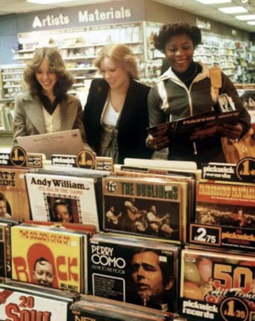 Who Remembers Spending an Afternoon or Early Evening Rummaging Through Vinyls?

#Vinyl #Recordstore #recordcollection #records #record #80smusic