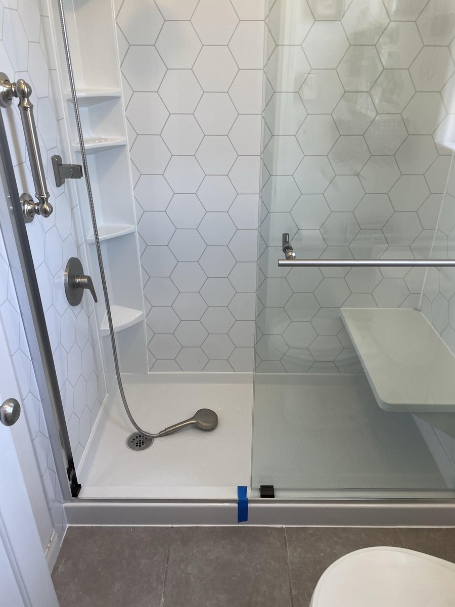 bathplanetkern's tweet photo. Another happy customer! Finished this bathroom yesterday and it is giving off all the vibes! 🚿🛁#BathPlanet #KernCounty #CentralValley #SoCal #Bakersfield #California #Remodeling #NewBathroom #Shower #Contractor https://t.co/OpSfxttWUF