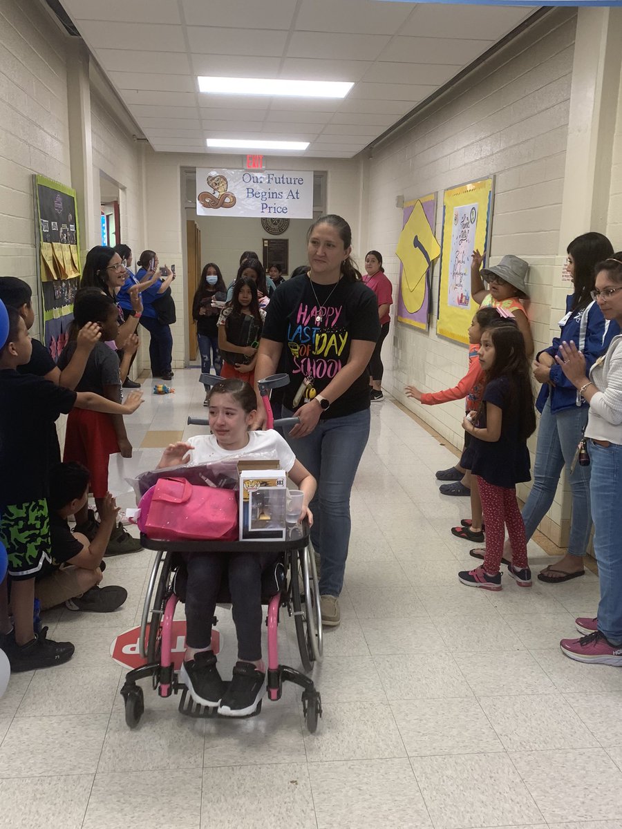 5th gr SS doing their last walk where their future began! <a href="/ssaisd/">South San Antonio ISD</a> @WeGoPublic #middleschool