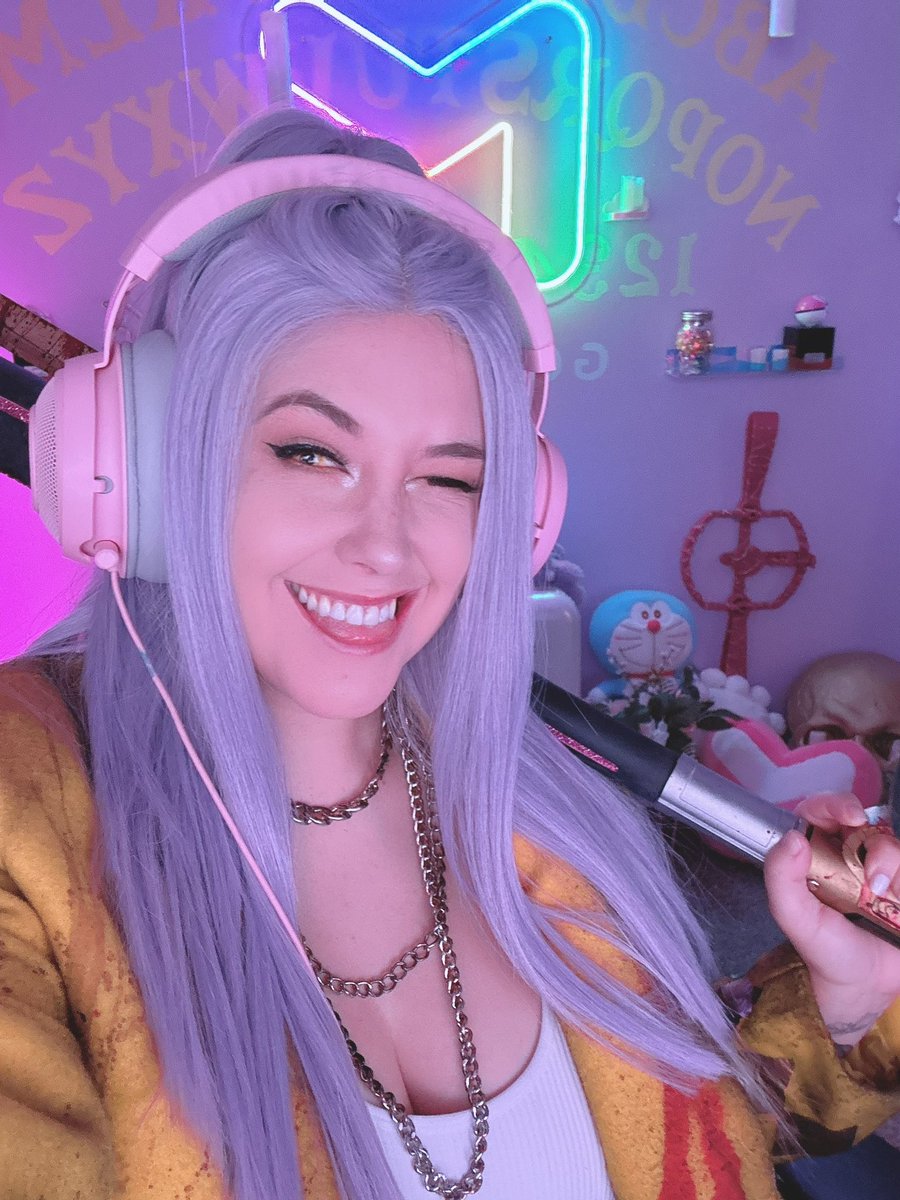 Meg Turney on Twitter: "Going live now for #IntoTheRainbow in cosplay!! http://Twitch.tv/MegTurney"