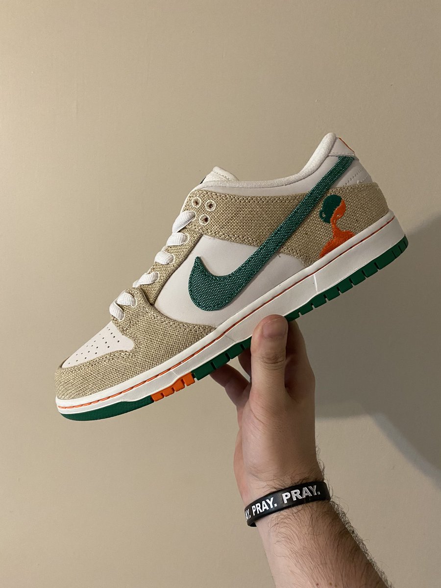 MatthewJWelty's tweet photo. Friends and family packaging Jarritos SB Dunks 🫡 https://t.co/7AuKejXj34