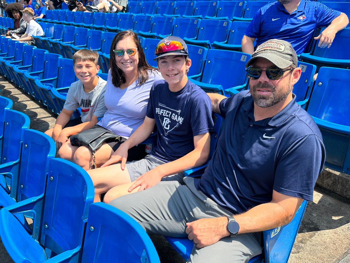 ShellieDeringer's tweet image. Drove all the way from Texas to our first ever @BlueJays game! #NextLevel