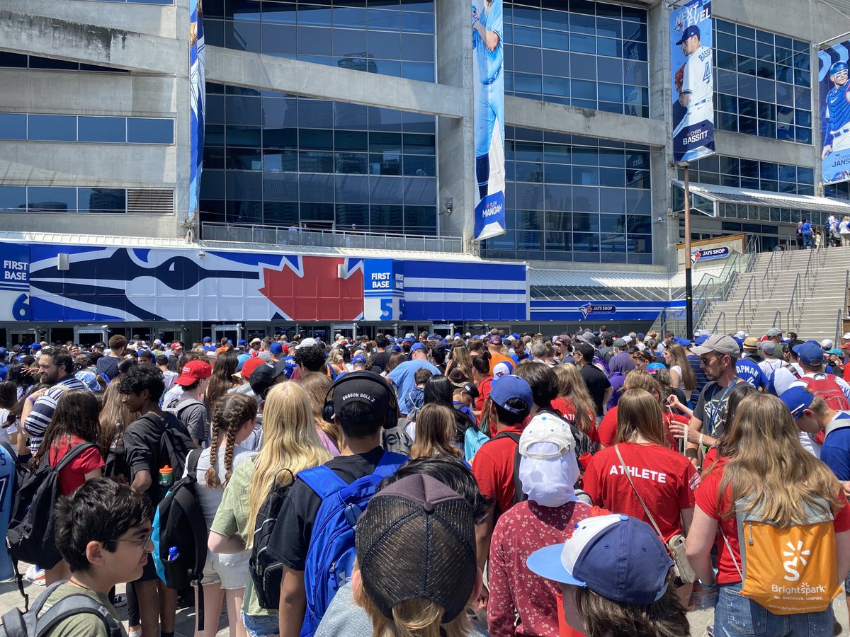 First of 3 Grade 8 graduation trips! Let’s Go Jays! ⁦@Hawthorne_PS⁩