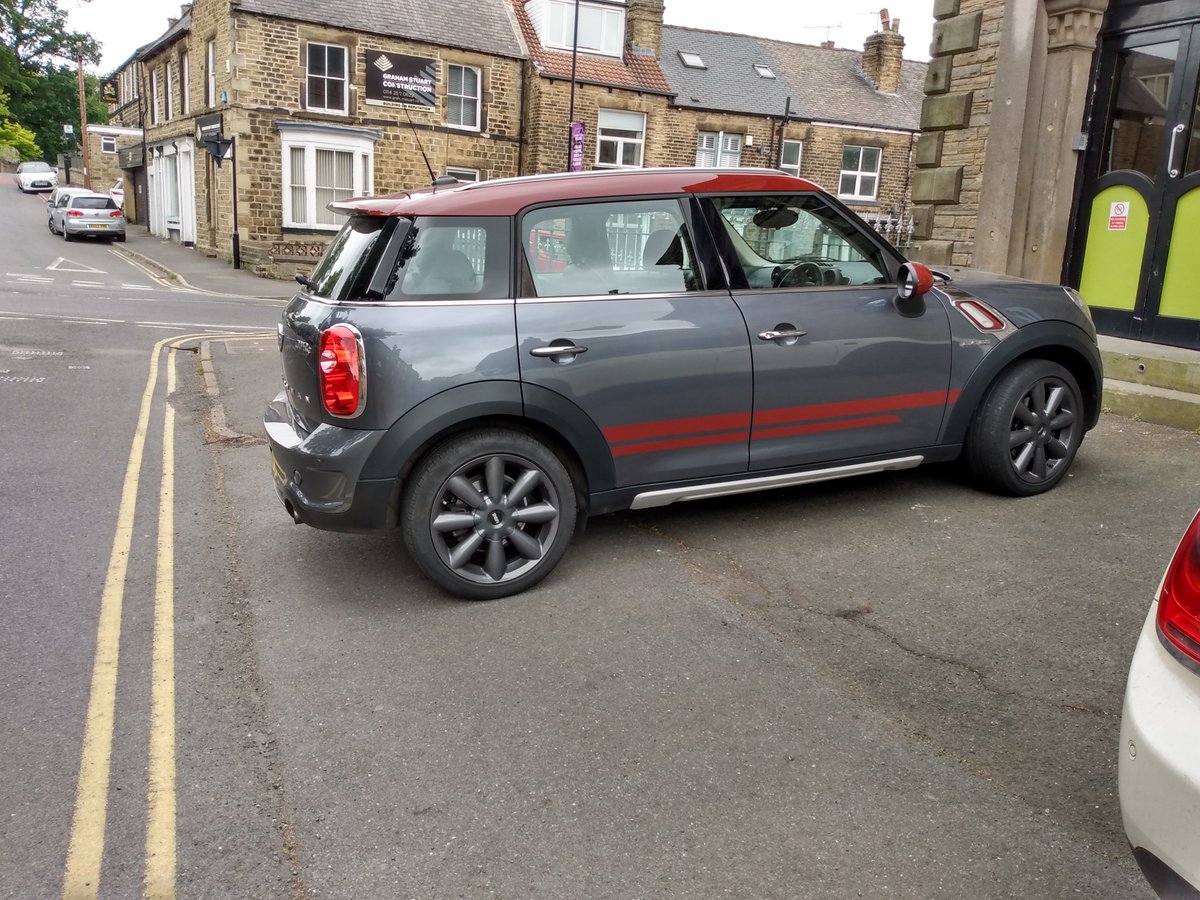 @ParkinginSheff Union Rd S11 Might look like a parking space, but if it forces pedestrians into traffic... #parkinglikeatwat