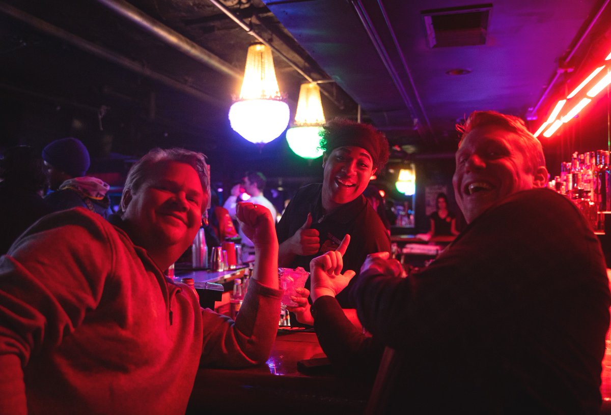 Thursdays are for good drinks and even better vibes at Mother's. We'll see you tonight for Dueling Pianos at 9pm!

#lmgchicago #originalmothers #chicago #pianobar #duelingpianoschicago #chicagobar #chicagothingstodo