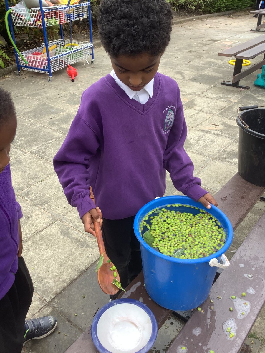 Thursday adventures in P1!
L sharing her beautiful nature inspired flower art work
N the budding barista hard at work
R&amp;M playing a fantastic game they‘d created all by themselves
Aspiring chef A serving up his latest dish