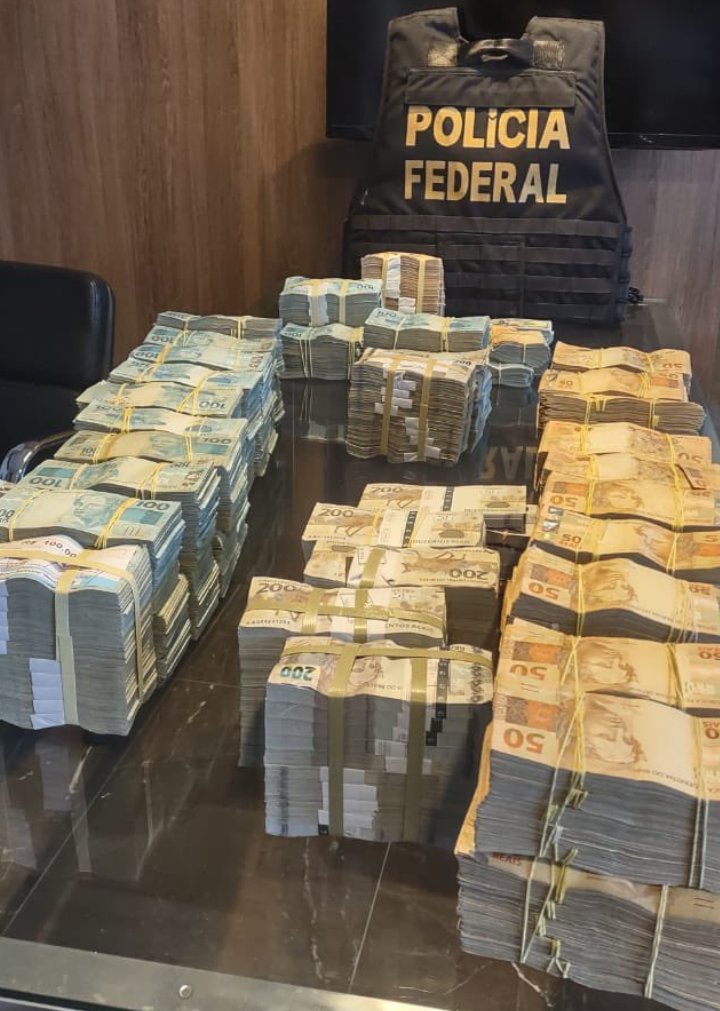 Vc sabia que o dono desse dinheiro em Alagoas é conhecido como "operador de Lira" nos corredores de congresso nacional ❓🤔