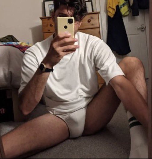 AlexMar31934563's tweet photo. Crazy cute…and god what a great briefs bulge… https://t.co/BFCelNNxdL