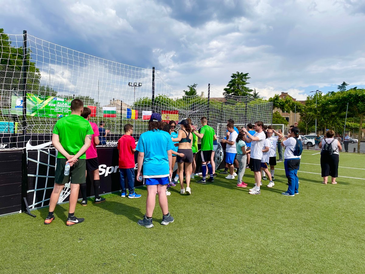 Pasaros por La Coronaciòn, el ambiente es fantástico y las caras de ilusión lo dicen todo. 
Gracias <a href="/AEUEXIA/">A.M.EUEXIA</a> por tan bonita convivencia deportiva, recreativa, cultural y de ocio. 
<a href="/Chuchigines/">Jesús Ginés</a> <a href="/Ayto_Plasencia/">Ayto. de Plasencia</a> <a href="/FJyD/">Fundación Jóvenes y Deporte 🅵🅹🆈🅳 💚🤍🖤</a> <a href="/placeat/">placeat</a>