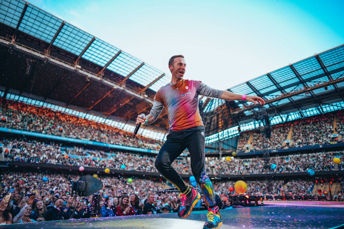 ManCity's tweet photo. Etihad Stadium: every City fan's 𝙥𝙖𝙧𝙖𝙙𝙞𝙨𝙚 🤩

Welcome to our home, @coldplay! 💙 https://t.co/I5Mznwql85