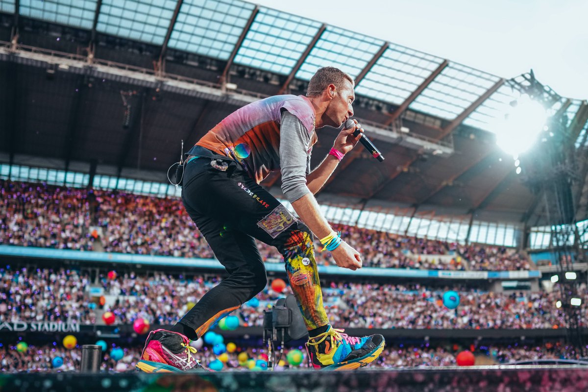 ManCity's tweet photo. Etihad Stadium: every City fan's 𝙥𝙖𝙧𝙖𝙙𝙞𝙨𝙚 🤩

Welcome to our home, @coldplay! 💙 https://t.co/I5Mznwql85