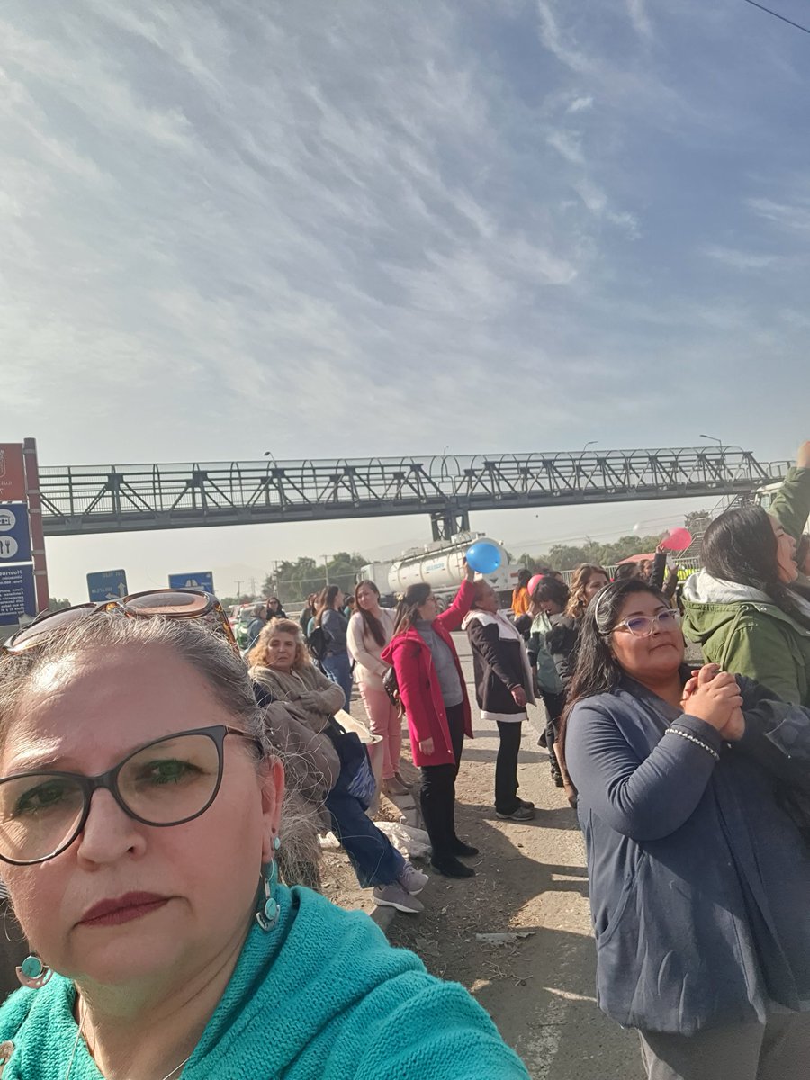 ketatapia's tweet photo. @ColegioProfes @GabrielBoric esto está pasando wn Tiltil y su gente, no nos pagan nuestros sueldos íntegros, se metieron en nuestros hogares #yoapoyoalosprofesoresdelaeducaciondetiltil https://t.co/hoS3t3otuO